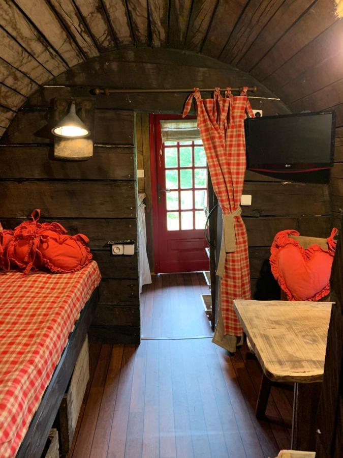 Hébergements Insolites dans tonneaux - Gite Le Coup de Foudre Vimoutiers Esterno foto