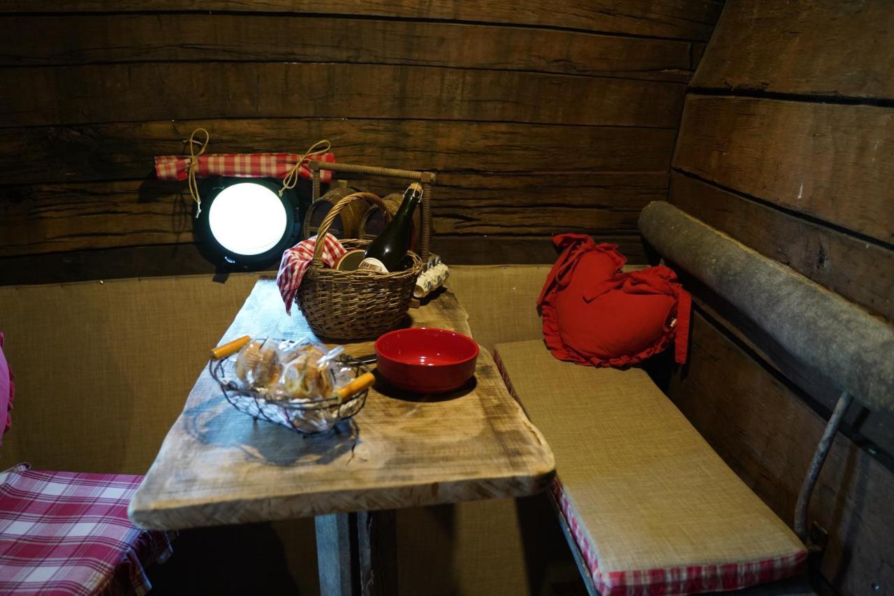 Hébergements Insolites dans tonneaux - Gite Le Coup de Foudre Vimoutiers Esterno foto